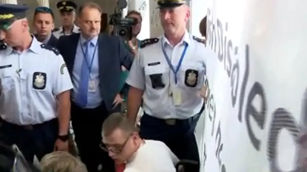 To jest pracownik Kancelarii Sejmu