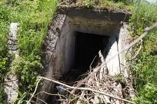 Wejścia są zasypane czy też zagruzowane