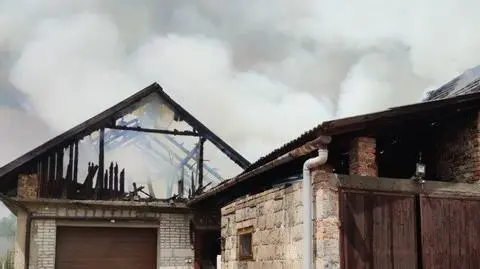 Znęcał się nad rodziną, miał wyprowadzić się z domu. W odwecie podpalił stodołę