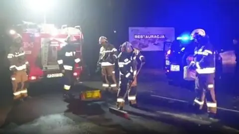 Plama oleju długa na 30 kilometrów. Dwie kolizje i pięć godzin sprzątania