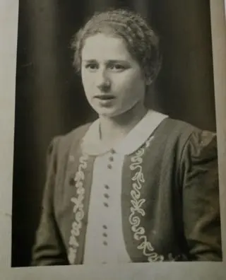 Pani Teresa w młodości była krawcową