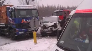 Z powodu zderzenia zablokowana jest część ul