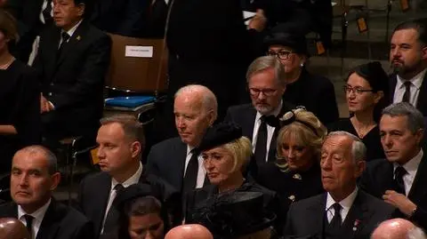 Dlaczego Joe Biden siedział w tylnym rzędzie na pogrzebie Elżbiety II?