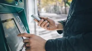 Nieuprawnione wypłaty z kont w całym kraju. Santander wydał oświadczenie