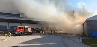 Strażacy walczą z ogniem