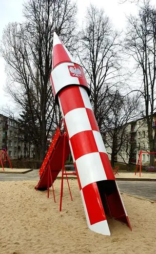 Tak wyglądała rakieta z godłem. Naklejka została zdjęta po fali krytyki