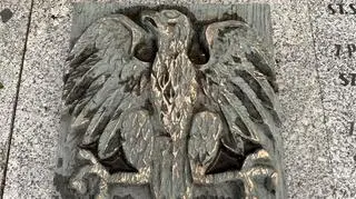Skradziono metalowe tablice z cmentarza wojennego. Kołobrzeg