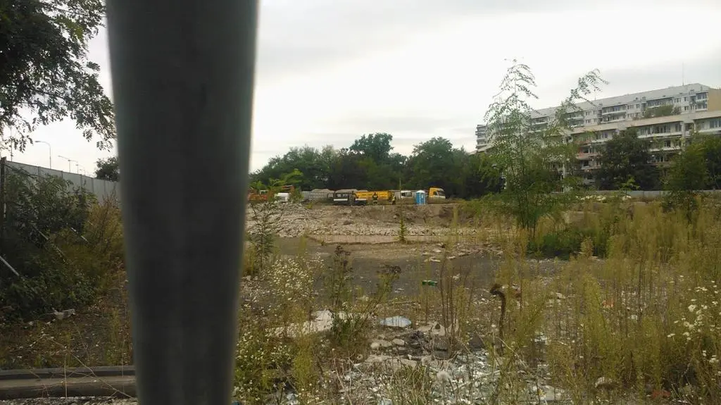 Plac budowy, na którym znaleziono bomby
