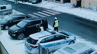 Policjant z Nysy zauważył nieprawidłowo parkujący samochód. Kierowcą był Arkadiusz Sz.