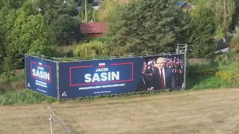 Nielegalne plakaty wyborcze Jacka Sasina na ulicach Suwałk