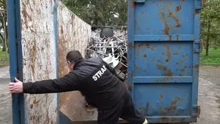 Strażacy zbierają złom, aby kupić aparaty oddechowe