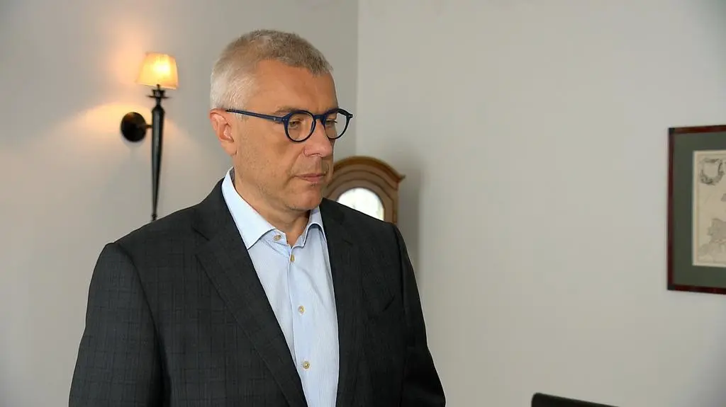 Giertych: zwykle ludzie przed samobójstwem nie wbijają sobie igły w kark