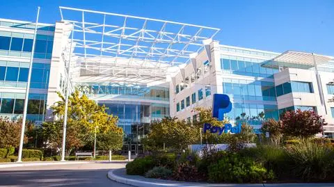 Duża firma planuje zwolnić dwa tysiące pracowników. "Mamy jeszcze więcej pracy do zrobienia"