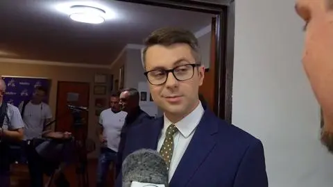 "Naprawdę się go boją i on o tym wie. Nie wolno się w ogóle sprzeciwić Piotrusiowi"