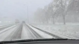 Sypnęło śniegiem na Mokotowie