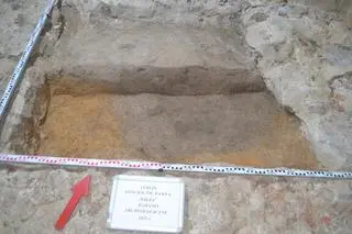 Grubość ścian fundamentów wynosi od 1,5 do 1,7 metra