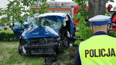 Kierowca był zakleszczony w aucie