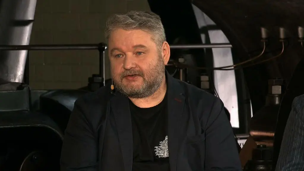 Spędzam wolny czas realizując się przy komputerze