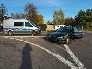 Zderzenie motocykla z samochodem pod Strykowem
