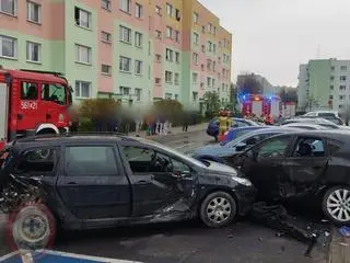 Pijany kierowca uszkodził 11 samochodów