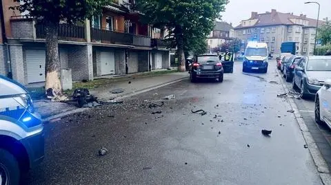 Nie zatrzymał się do kontroli, uderzył w drzewo. Był pijany, nie miał prawa jazdy