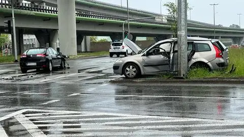 Zderzenie na Czerniakowskiej, dwaj kierowcy w szpitalu