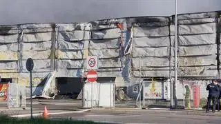 Pożar w centrum handlowym przy ulicy Marywilskiej na warszawskiej Białołęce