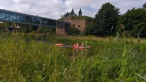 "Koledzy po wiośle" przepłyną 400 kilometrów, by upamiętnić Aleksandra Dobę