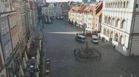 Pościg za czarnym porsche na poznańskim Starym Rynku