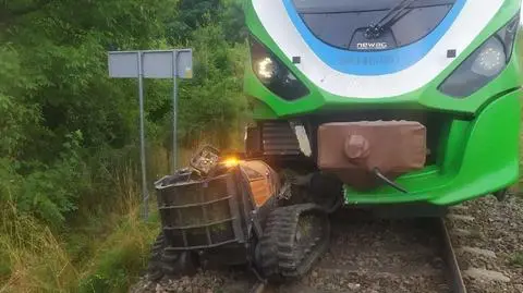 Kosiarka wjechała w szynobus