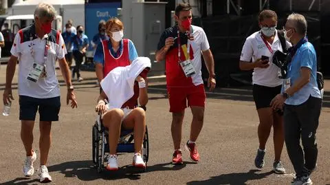 Hiszpanka zwieziona z kortu na wózku inwalidzkim. Nie zagra przeciwko Świątek i Kubotowi