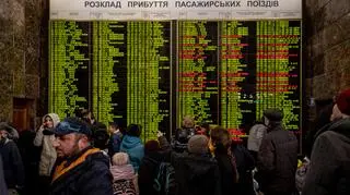 Rozkład jazdy pociągów na dworcu w Ukrainie