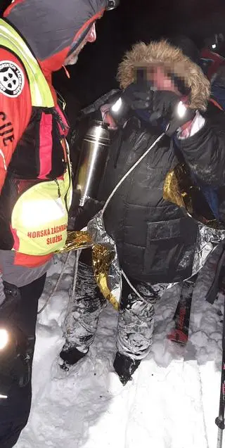 Mimo wysokiego zagrożenia lawinowego poszli w Tatry z rocznym dzieckiem