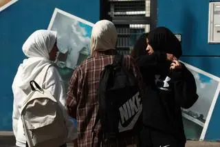 Francja. Zakaz noszenia abai. Protest przeciwko przepisom w Stains na przedmieściach Paryża