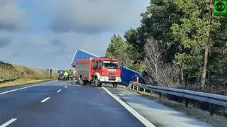 Ciężarówka wypadła z jezdni w Brzozie