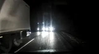 Kierowca jechał na "czołówkę" z policjantem