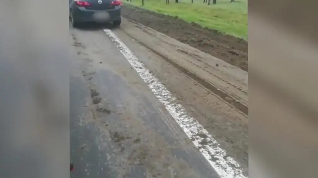 Tir blokuje autostradę A2