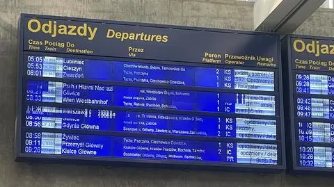 Tablica odjazdów pociągów na dworcu głównym w Katowicach