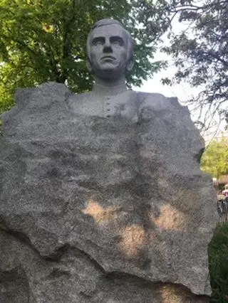 Pomnik księdza Jerzego Popiełuszki w Nowym Jorku