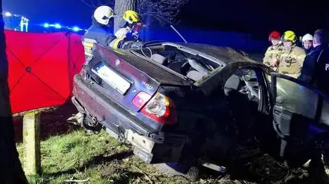 Nie żyje kierowca bmw, który roztrzaskał się o drzewo