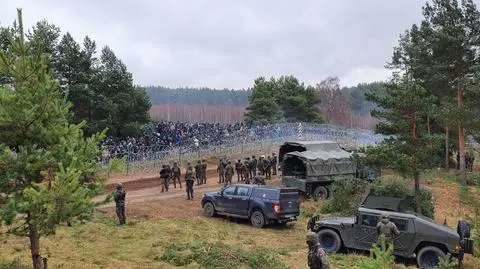 Pytanie o możliwość wprowadzenia stanu wojennego przy granicy. Rzecznik rządu odpowiada
