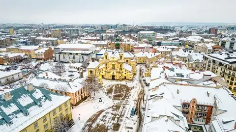 Iwano-Frankiwsk - Perekotypole shutterstock_2101161241