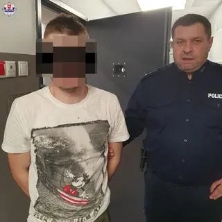 21-latek miał zranić swoją matką nożem 