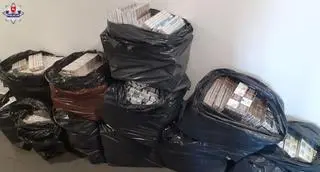 Przewoził w aucie 5500 paczek papierosów bez polskich znaków akcyzy