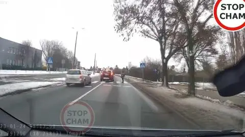 Niewiele brakowało, by doszło do potrącenia na przejściu dla pieszych