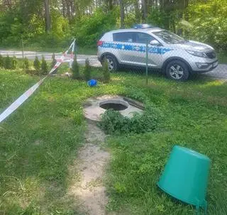 Dwuletni chłopiec wpadł do szamba 