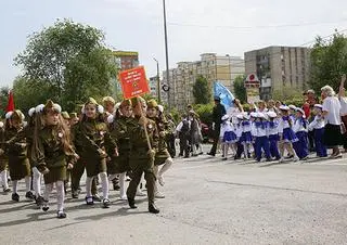 Parada "dziecięcych wojsk" w Rostowie nad Donem  