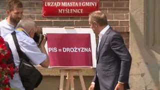 Tabliczka z napisem "PiS = drożyzna"