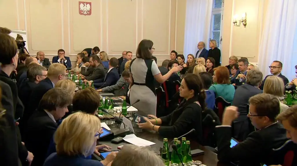 Burzliwy początek dyskusji o zakazie aborcji