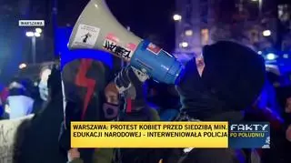 Protestujący blokują plac Na Rozdrożu